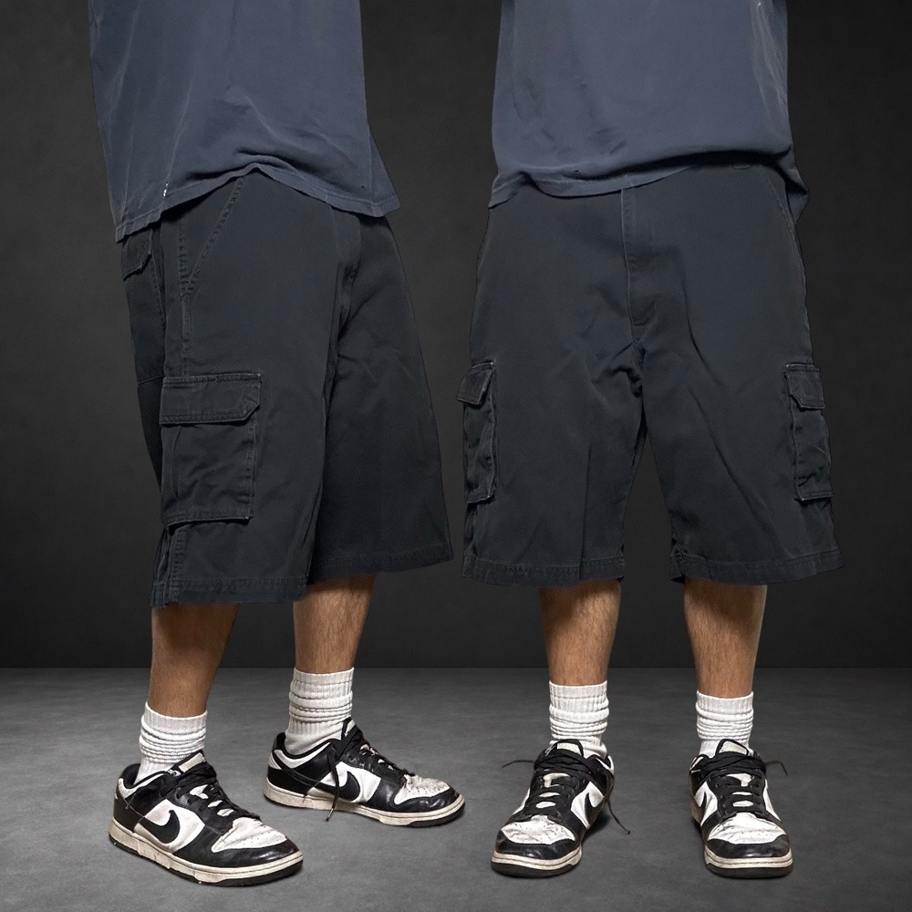 Wrangler Genuine Premium Black Cargo Shorts Baggy Skater Y2K Size 38 GWS14BK